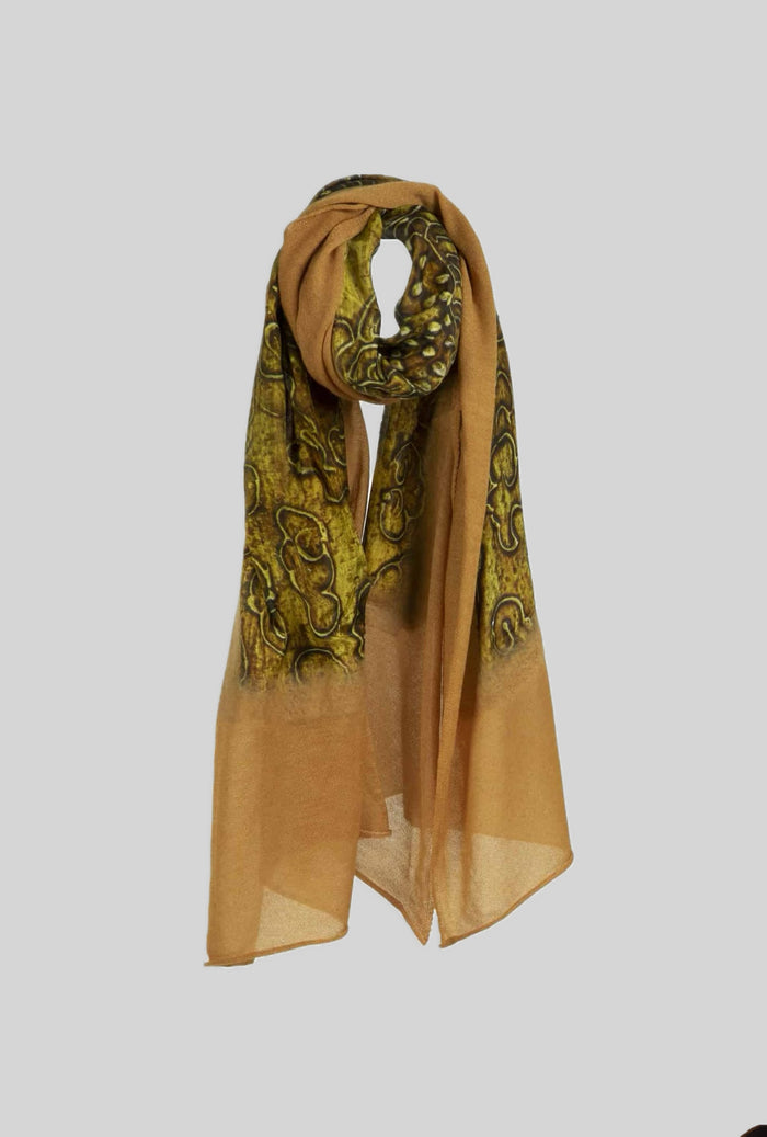 A stunning cashmere silk scarf, epitomizing luxury and style with its exquisite blend of softness and sheen.